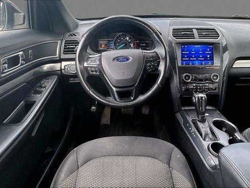 Used 2018 Ford Explorer XLT w/ Equipment Group 201A FWD image 5