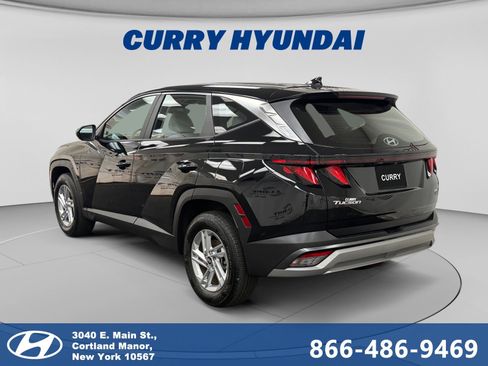 Used 2025 Hyundai Tucson SE AWD/4WD image 3