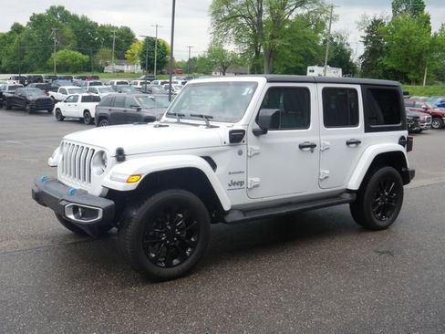 Used 2023 Jeep Wrangler Unlimited Sahara w/ Cold Weather Group AWD/4WD image 9