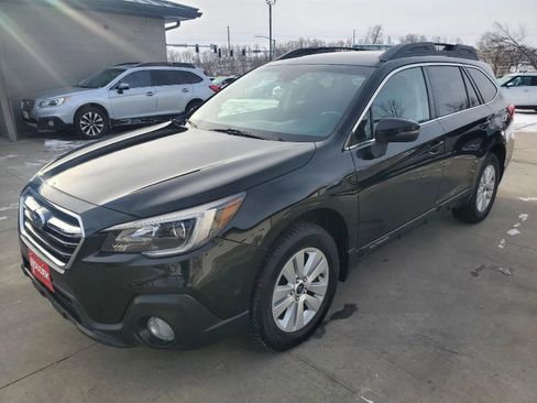 Used 2018 Subaru Outback 2.5i Premium image 3