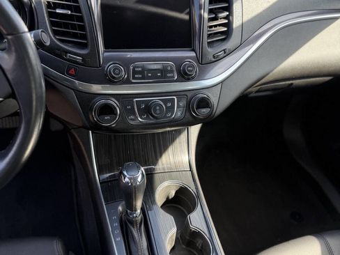 Used 2016 Chevrolet Impala LT w/ Convenience Package image 16