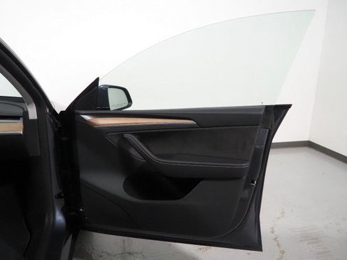 Used 2023 Tesla Model Y Long Range AWD/4WD image 54
