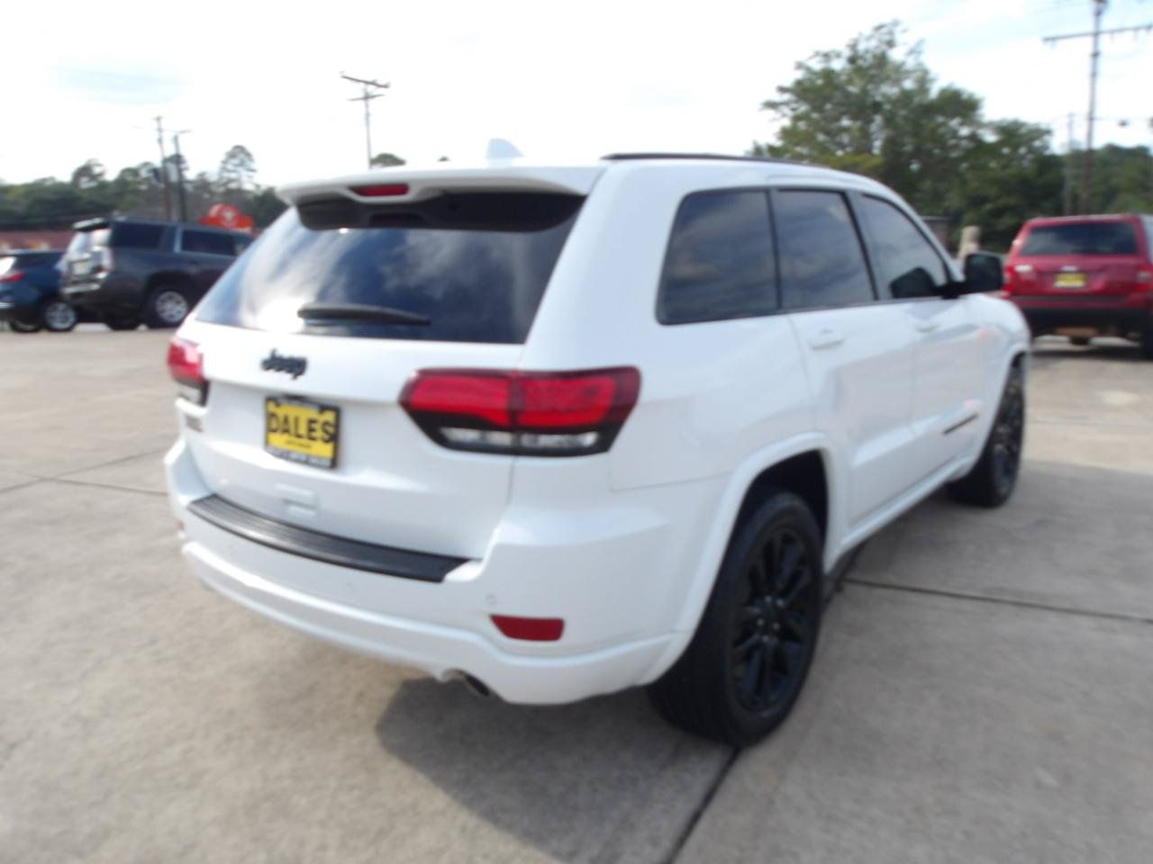 Used 2020 Jeep Grand Cherokee Altitude RWD image 11