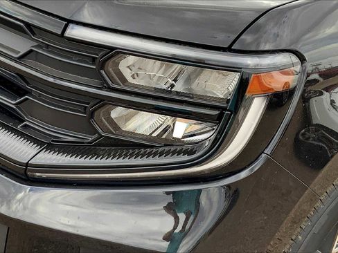 New 2025 Ford Expedition Active image 13