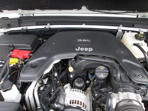 Used 2021 Jeep Gladiator Sport image 21