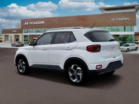 Used 2026 Hyundai Venue SEL FWD image 4
