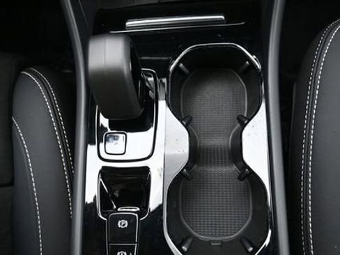 Used 2023 Volvo XC40 B5 Plus w/ Protection Package Premier image 10