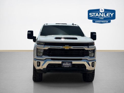 Used 2025 Chevrolet Silverado 2500 LT w/ Convenience Package AWD/4WD image 2