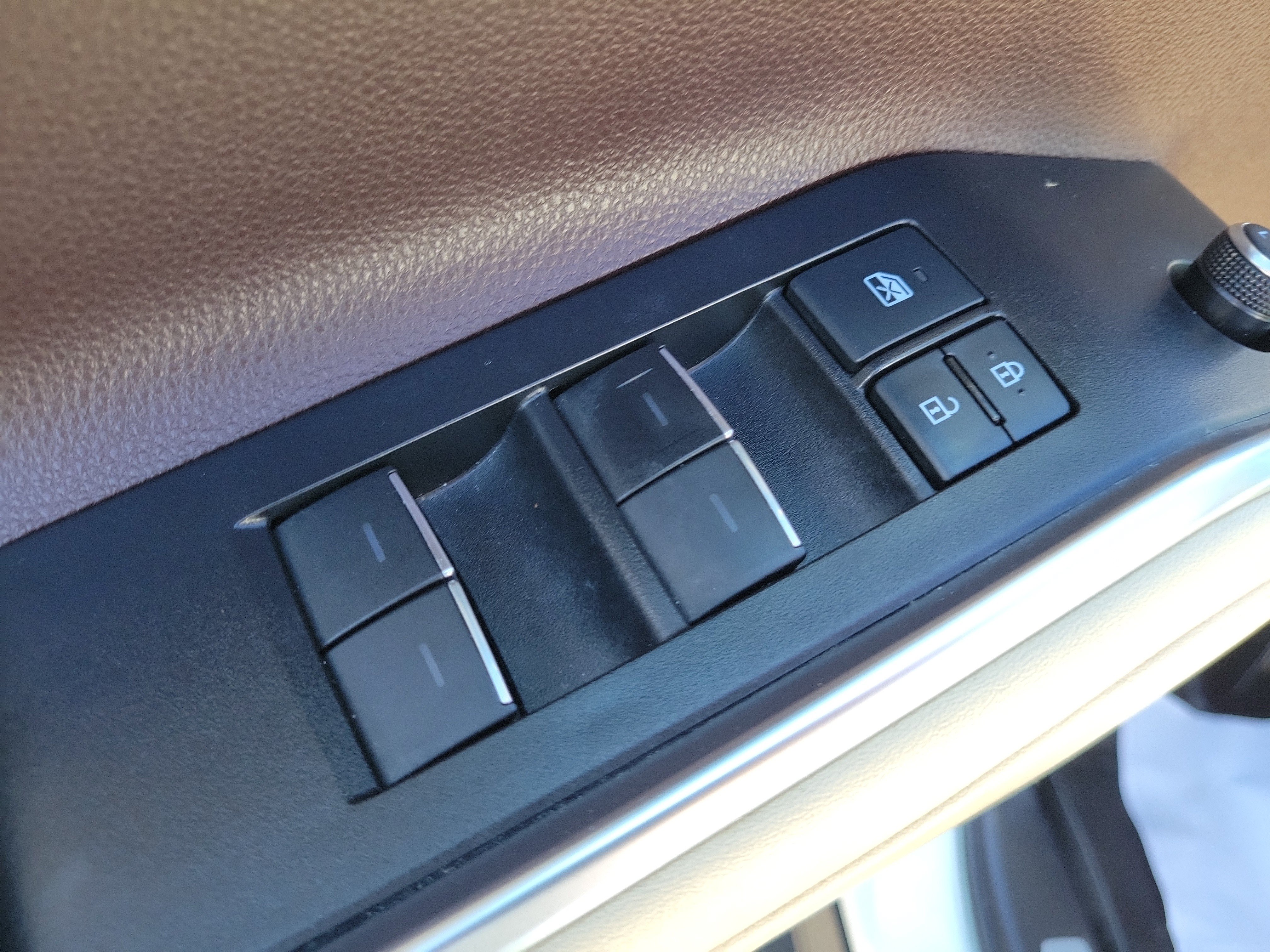 Used 2021 Toyota Highlander Limited AWD/4WD image 19