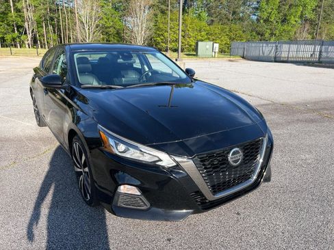 Used 2021 Nissan Altima 2.5 SR image 2