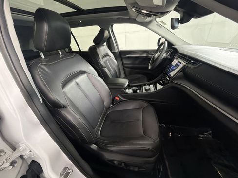 Used 2023 Jeep Grand Cherokee Limited w/ Black Appearance Package image 27