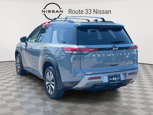 Used 2024 Nissan Pathfinder SL AWD/4WD image 3