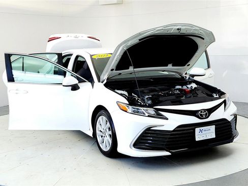Used 2022 Toyota Camry LE w/ Carpet Mat Package (TMS) image 9