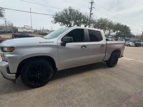 Used 2020 Chevrolet Silverado 1500 Custom w/ Infotainment Package image 4