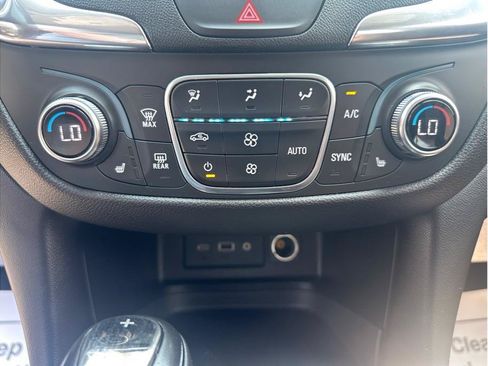 Used 2019 Chevrolet Equinox LT w/ Driver Convenience Package FWD image 16