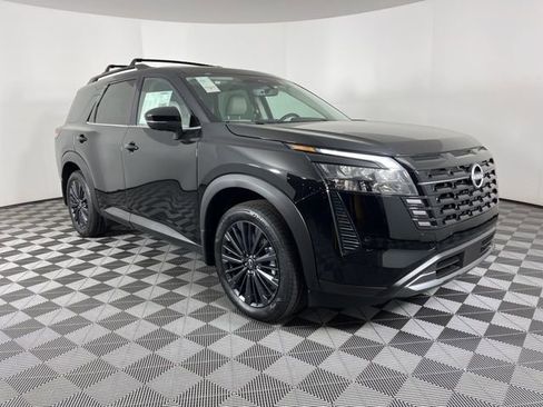 New 2026 Nissan Pathfinder SL image 2