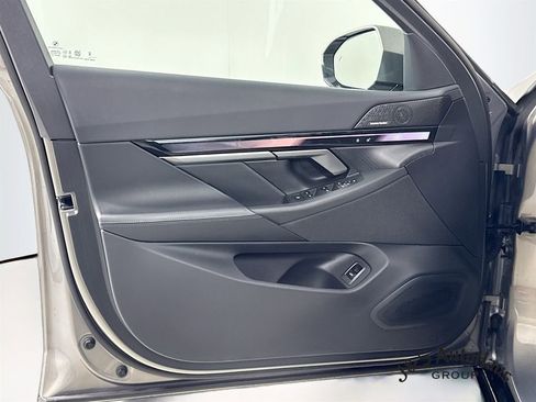 Used 2024 BMW i5 eDrive40i w/ M Sport Package image 22