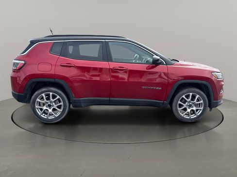 Used 2025 Jeep Compass Limited image 8