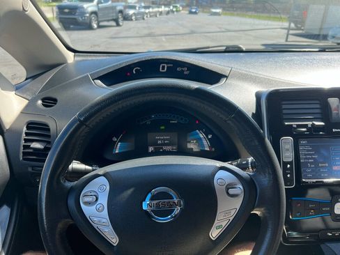 Used 2014 Nissan Leaf SL w/ Premium Package image 41