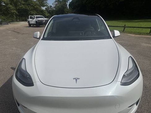 Used 2023 Tesla Model Y Long Range AWD/4WD image 4