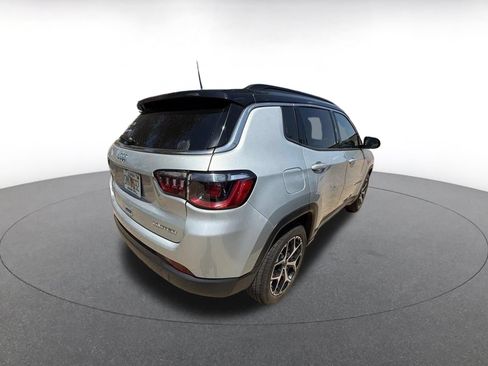 Used 2025 Jeep Compass Limited AWD/4WD image 5
