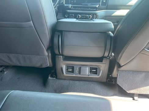 Used 2025 GMC Sierra 1500 SLT AWD/4WD image 24