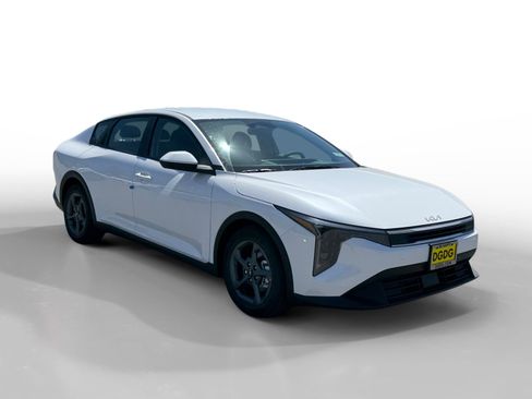 New 2026 Kia K4 LXS image 7