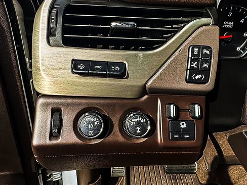 Used 2020 GMC Yukon Denali w/ Denali Ultimate Package AWD/4WD image 16