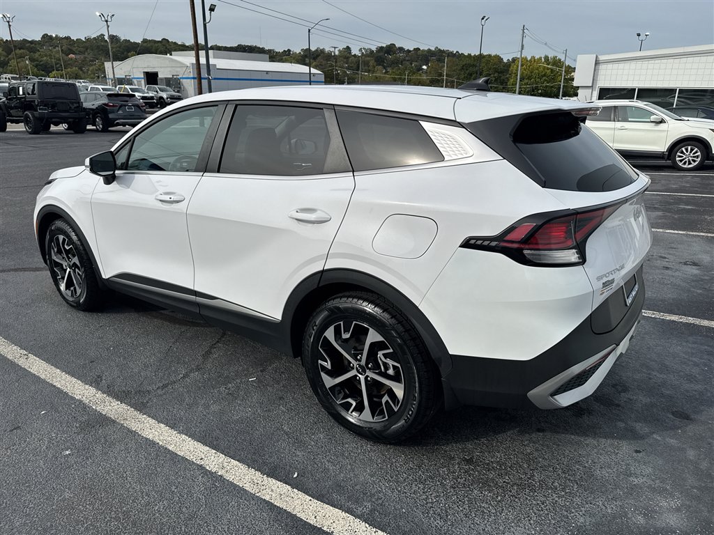 Used 2024 Kia Sportage EX FWD image 5