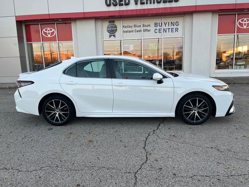 Certified 2023 Toyota Camry SE image 6