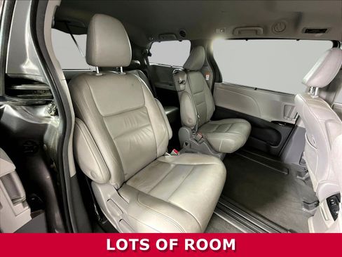Used 2019 Toyota Sienna XLE FWD image 25