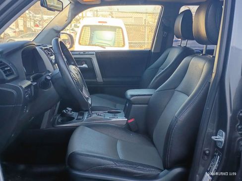 Used 2017 Toyota 4Runner TRD Off-Road Premium image 8