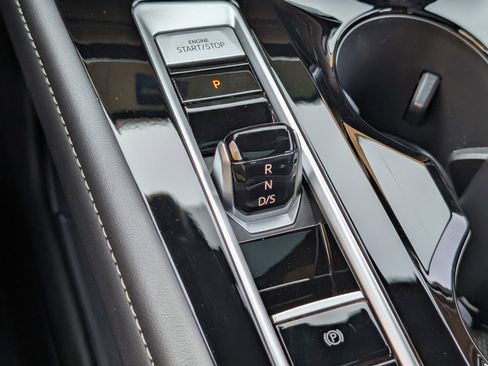 Used 2025 Volkswagen Atlas Cross Sport SE w/ Panoramic Sunroof Package image 32