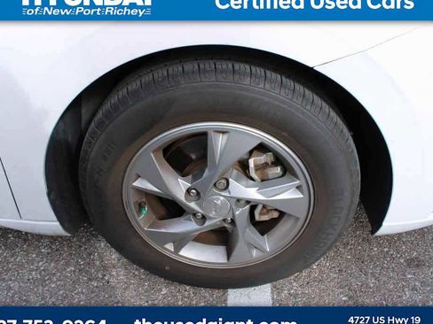 Used 2021 Hyundai Elantra SE w/ Cargo Package image 5