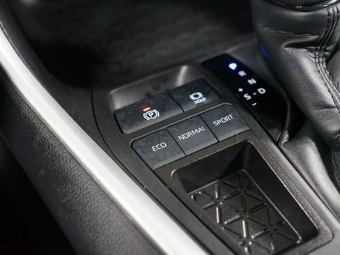 Used 2024 Toyota RAV4 XLE FWD image 22