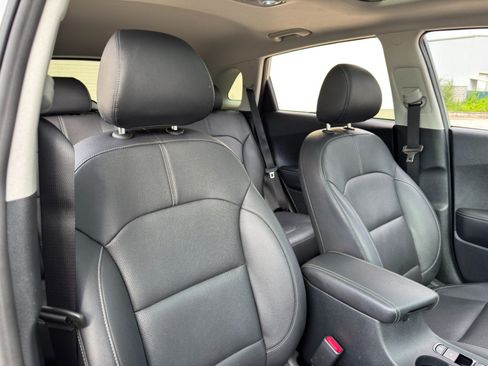 Used 2022 Kia Niro EX Premium FWD image 37