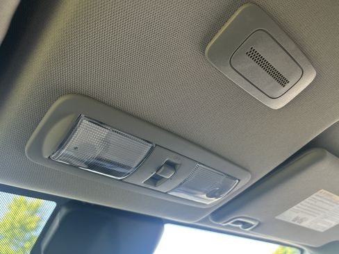 Used 2025 Nissan Frontier SV RWD image 12