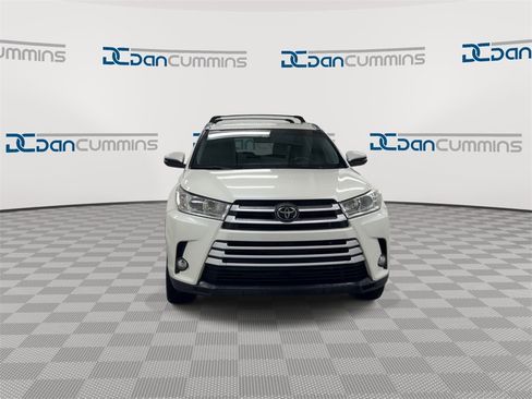 Used 2019 Toyota Highlander XLE image 3