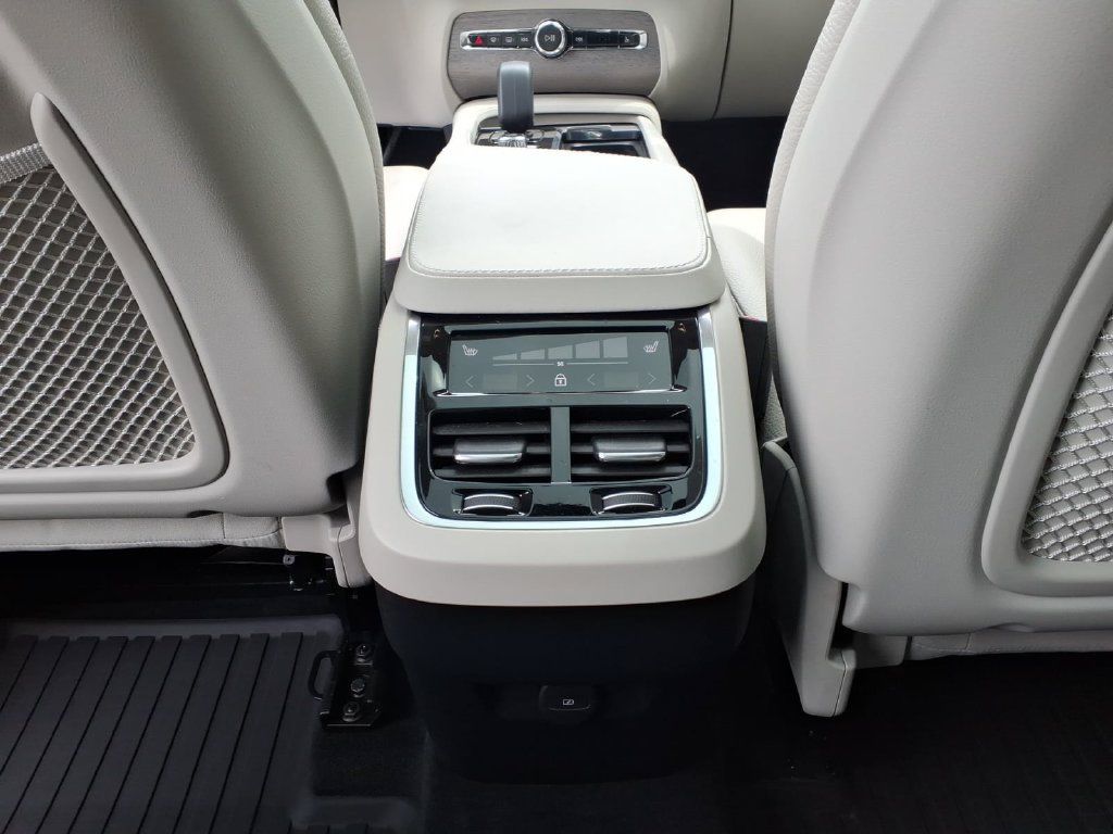 Used 2023 Volvo XC90 B6 Plus w/ Protection Package Premier AWD/4WD image 28