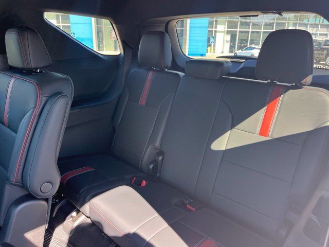 New 2027 Chevrolet Traverse RS w/ LPO, Floor Liner Package FWD image 41