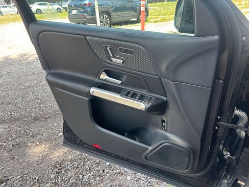 Used 2025 Mercedes-Benz GLB 250 image 18