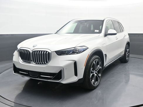 New 2026 BMW X5 xDrive50e image 1