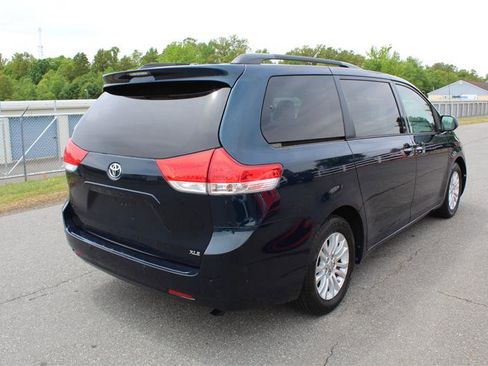 Used 2012 Toyota Sienna XLE FWD image 7