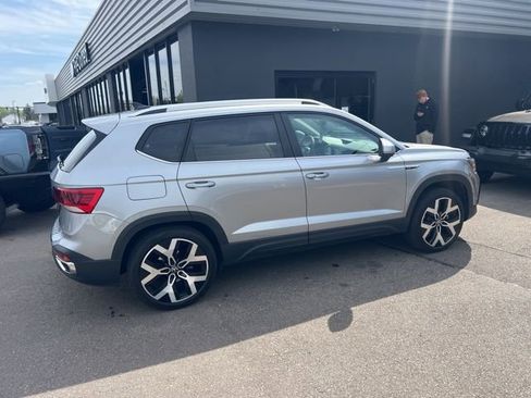 Used 2023 Volkswagen Taos SEL image 3