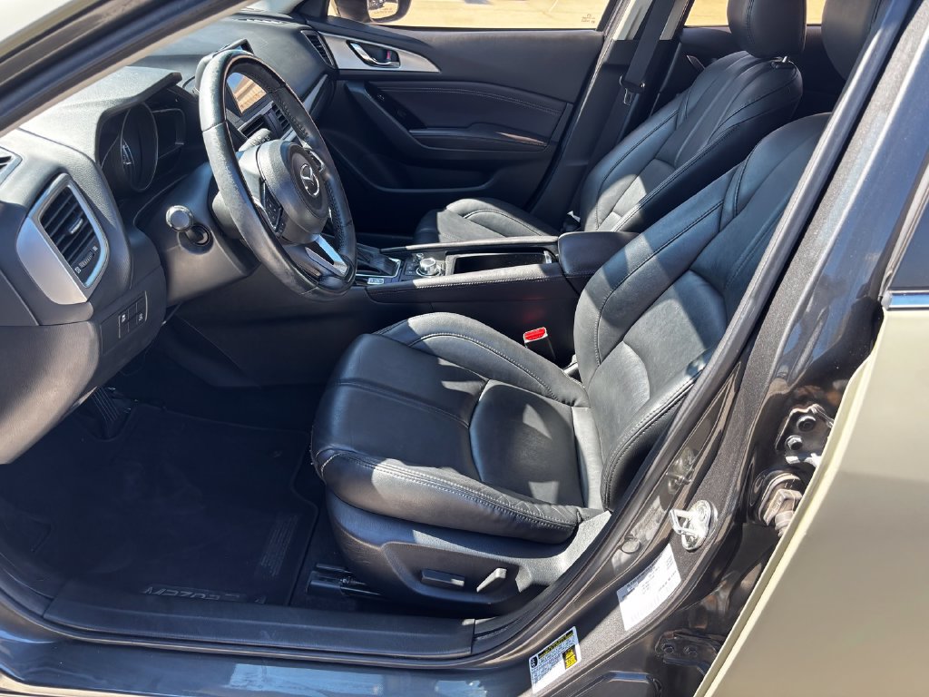 Used 2018 MAZDA MAZDA3 Touring FWD image 18