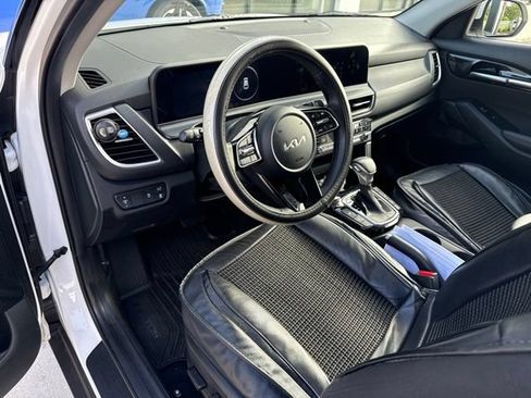 Certified 2025 Kia Seltos EX w/ EX Sunroof Package AWD/4WD image 15