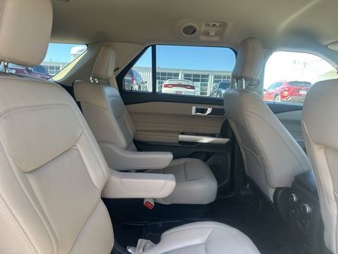 Used 2021 Ford Explorer XLT w/ Equipment Group 202A image 11