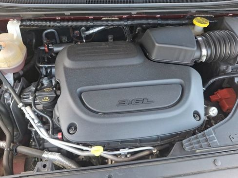 Used 2022 Chrysler Pacifica Touring-L w/ Uconnect Theater Family Group AWD/4WD image 28