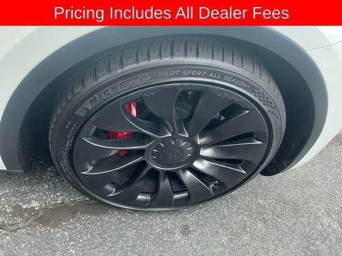 Used 2022 Tesla Model Y Performance AWD/4WD image 10