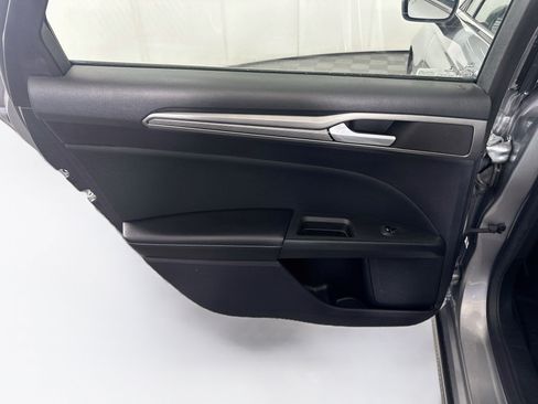 Used 2020 Ford Fusion SE FWD image 26
